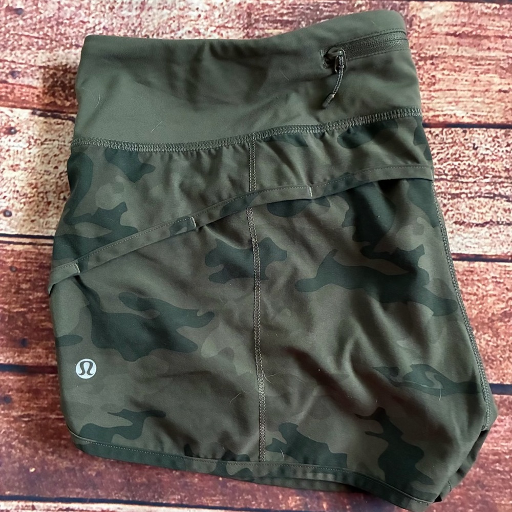 lululemon athletica Savasana Camo Green Shorts. Sz 10